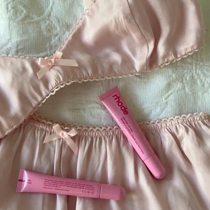 NEW ароматизований тінт для вуст із пептидами RHODE JELLY BEAN SHIMMERY SHEER PINK Scented Peptide Lip Tint THE TINTED LIP LAYER